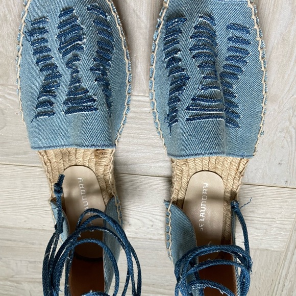 NWOT CHINESE LAUNDRY DENIM LACE UP ESPADRILLES - Picture 1 of 3